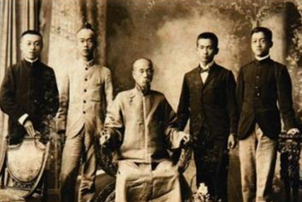 清代桐城派的发展历程:初创时期,兴盛时期,末流时期
