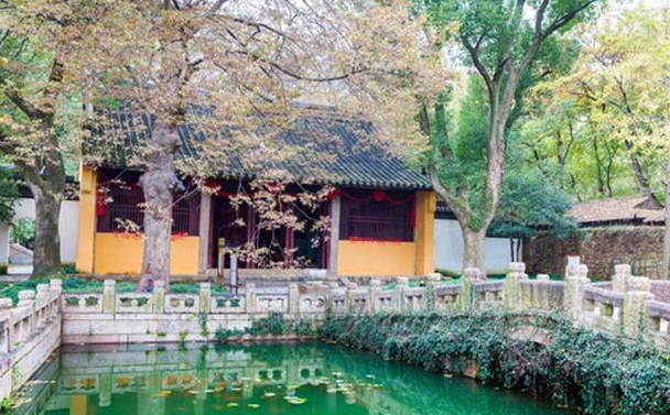 北宋“杠精”欧阳修在范仲淹死后做了哪些事呢？