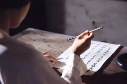 李清照和秦桧是亲戚？李清照对秦桧的态度怎么样？