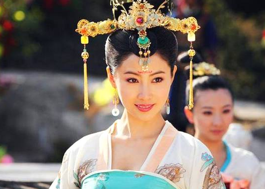 一代才女上官婉儿是怎么在唐朝政治漩涡生存下来的?