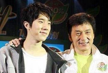 “房”姓是如何来的?成龙的儿子为何叫房祖名?